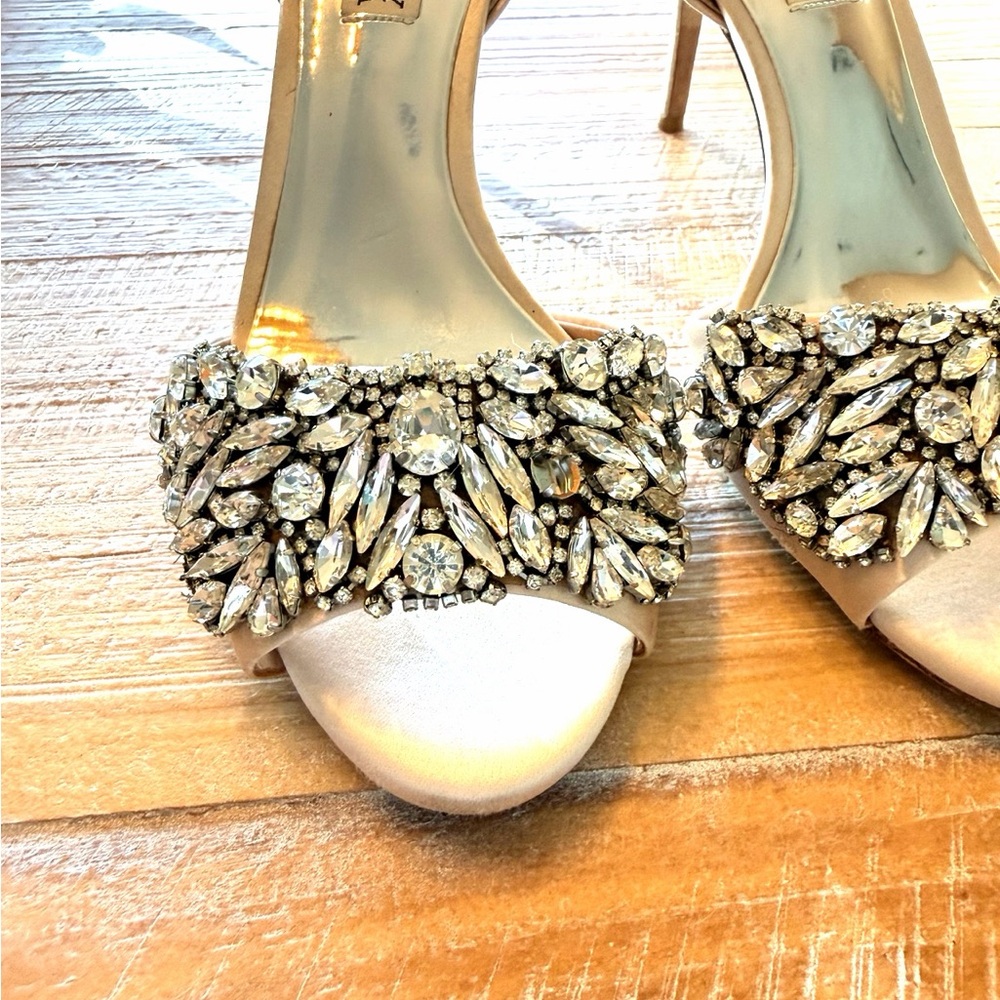 Badgley Mischka Ivory Crystal Embellished D'Orsay Heels 6.5 - Picture 2 of 6